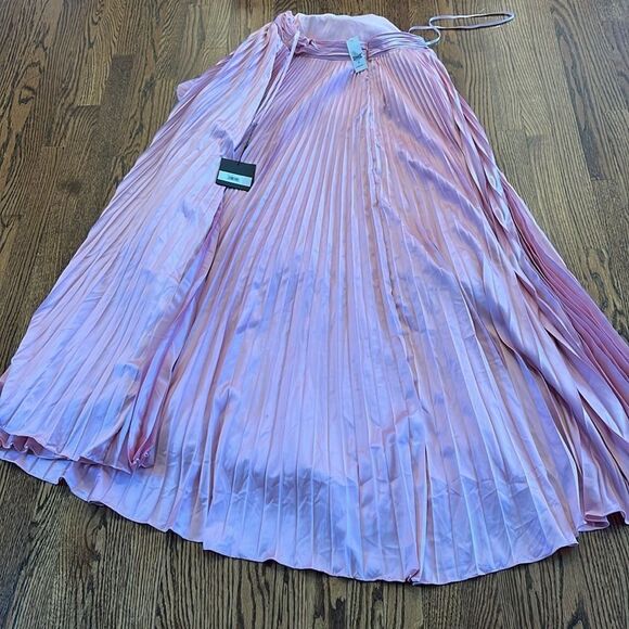 Mac Duggal Pleated Long-Sleeve Cutout A-Line Gown - Picture 10 of 12